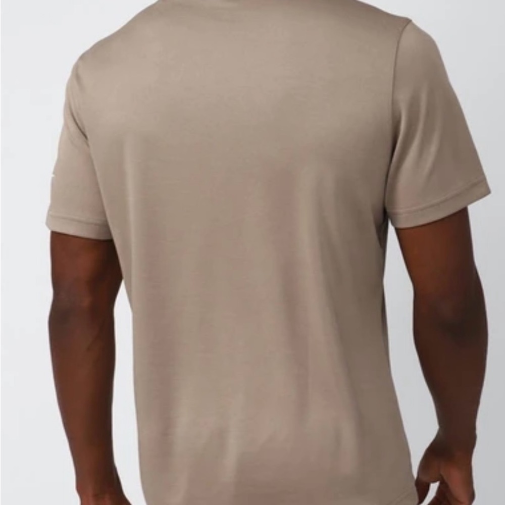 Like new nylon Reebok tee - Picture 5 of 5